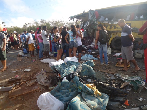 Passageiros aguardam socorro