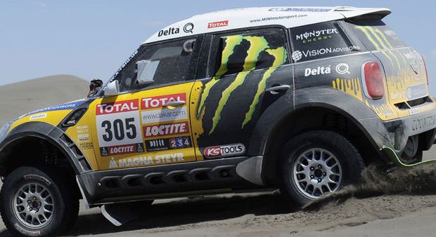 A Mini Cooper tem 12 carros competindo no Dakar 2014. Mesmo assim perdeu a liderança.
