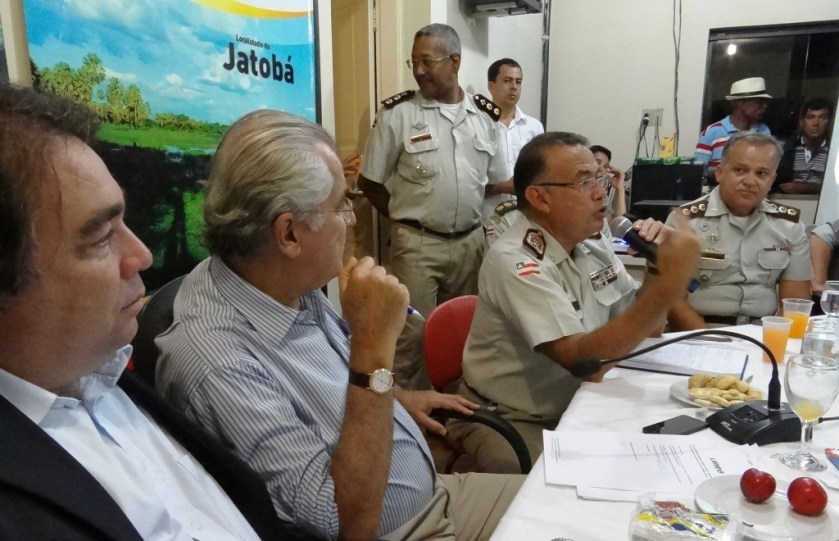  O Comandante-geral da Polícia Militar da Bahia (PM-BA), Coronel Alfredo Castro, comentou que os prefeitos devem também, levar a situação para o poder Judiciário.