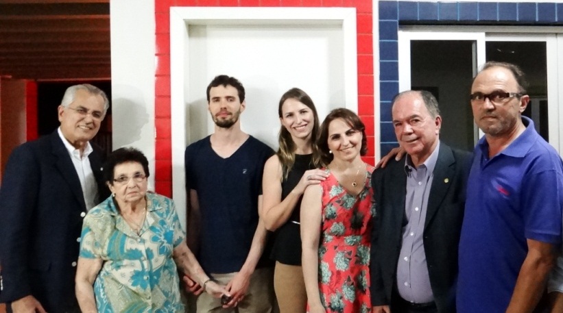 O Prefeito, o deputado João Leão e a família Comparim