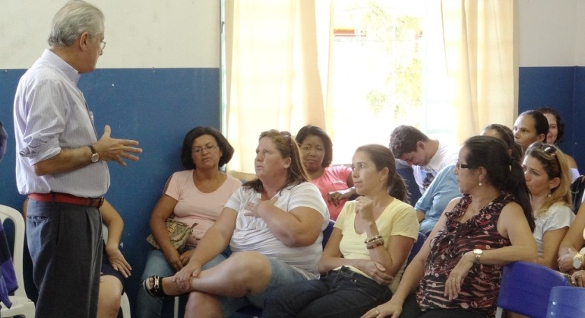 As professoras perguntaram sobre questões pessoais trabalhistas e a realização de  concursos públicos municipais.