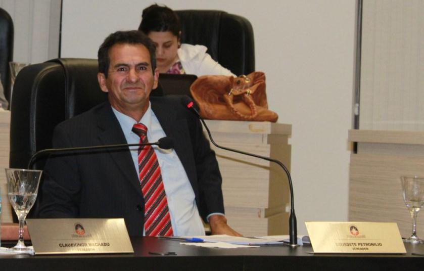 Deusdete: "Como pode um vereador que mora no Santa Cruz parar de trabalhar? Não para nunca".