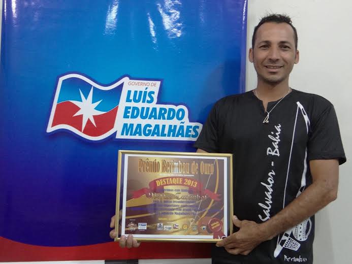 Pioneiro da prática da capoeira no município. Mestre Carlinhos desenvolve atividades sociais envolvendo a capoeira desde 1990.