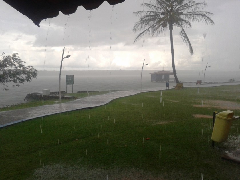 Foto à margem do Lago Norte no domingo à tarde