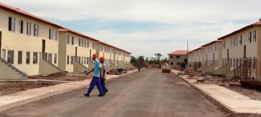 Existe a possibilidade de convênio para construção de outras 1.800 casas, o que elevaria para 4.238 o número de casas entregues.