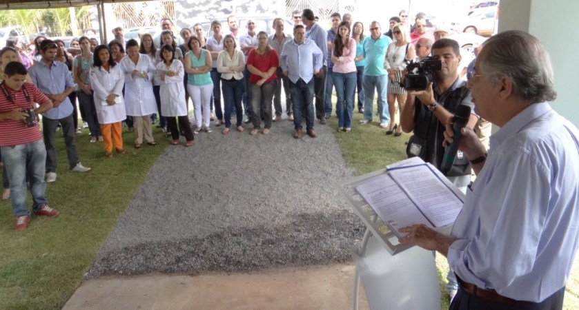 O prefeito destacou que seu governo não faz política na Saúde, mas sim, é práticada a política de Saúde, dentro da lei, atendendo todos de maneira igual.