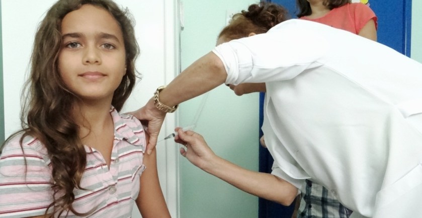 Yasmim não se intimidou e recebeu a vacina, sabendo que é para seu próprio bem.