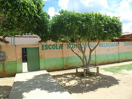 Escola municipal em Serra Dourada