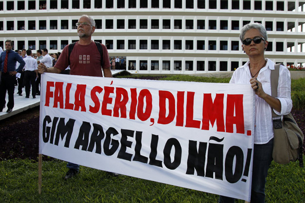 Funcionários do TCU protestam pela nomeação, que afinal não se realizou.