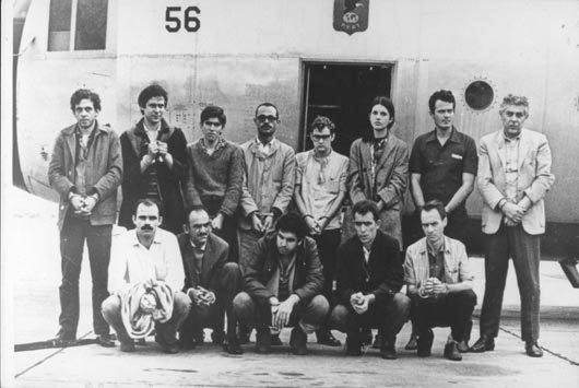 Os libertados em troca do sequestro do embaixador americano, chefiado por Franklin. Entre eles, José Dirceu.