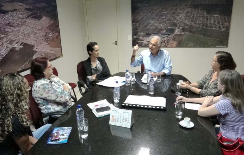 O prefeito disponibilizou locais para construção de colégios estaduais e ajudar a DIREC 25, no que for necessário.