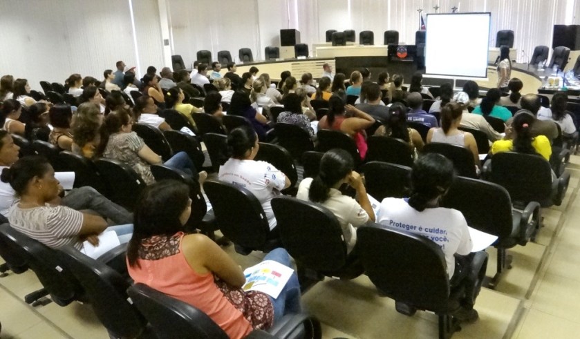 Além das atualizações do Ministério da Saúde em relação ao manejo da doença, os profissionais receberam orientações para melhor condução do paciente a partir da suspeita da Dengue.