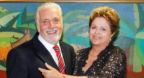 Aos amigos tudo; aos inimigos, Justiça e um copo d'água todos os dias.