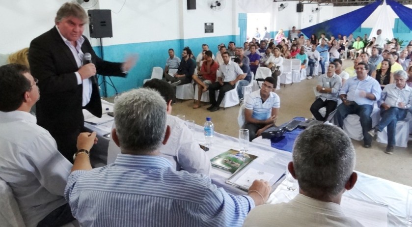 Eugênio Spengler falou sobre a relação das Secretarias Municipais com as vendas de Consultorias Ambientais. O novo código florestal possui algumas contradições, observou.