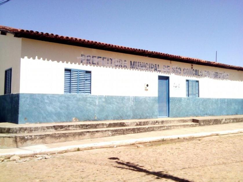 Pelo estado da sede da Prefeitura, dá para se notar que é um município rico e próspero.