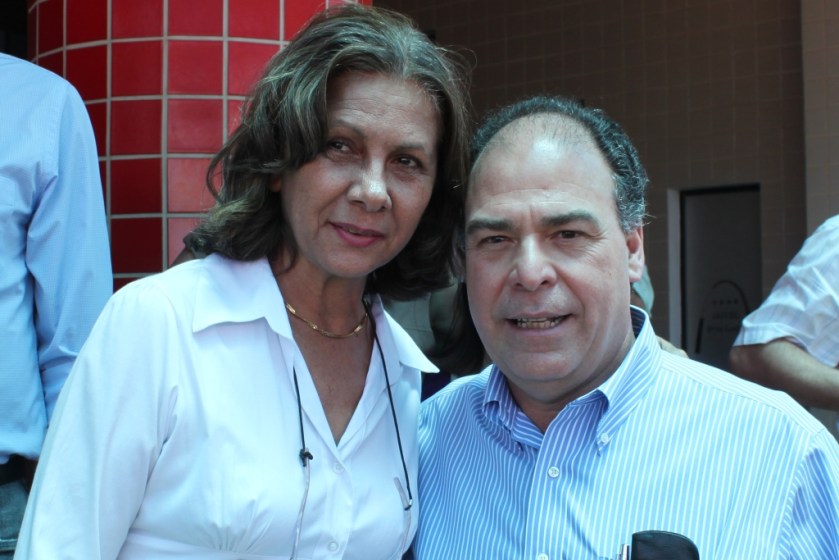 Regina Figueiredo, em foto do jornal O Expresso, com o então ministro da Integração Nacional, Fernando Bezerra Coelho