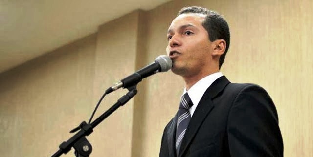 Carlos Tito, presidente da Câmara: administrando a revolta do Legislativo contra o Executivo