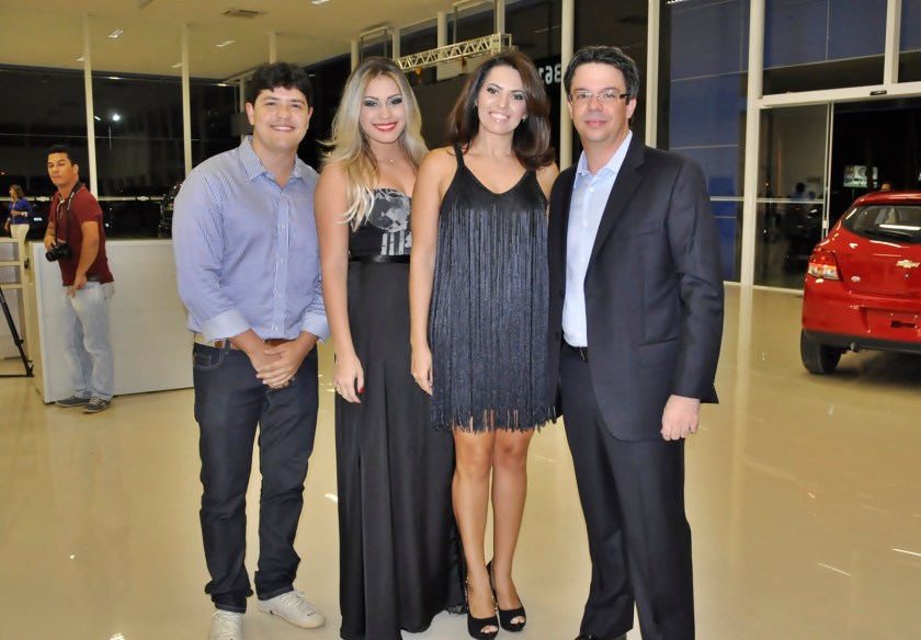 Filhos e esposa de Zuba Brandão, com o advogado André Rossete Cardozo