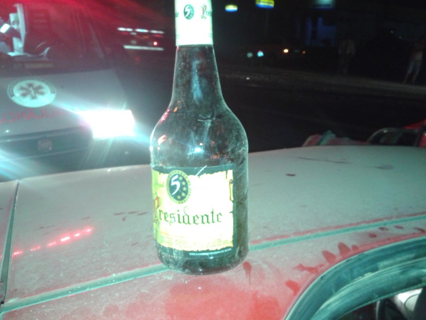 A garrafa encontrada pelo Delegado ainda continha restos do "precioso" líquido. 