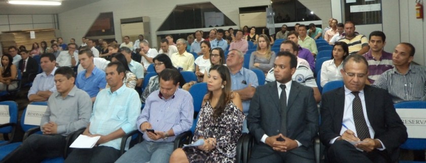 Representantes de diversos setores da sociedade estiveram presentes.