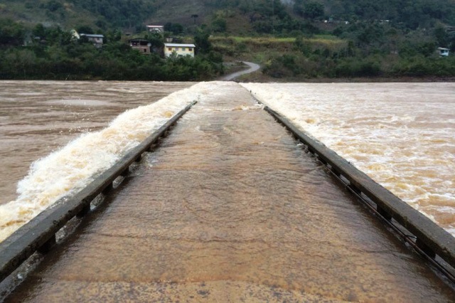 Ponte submersa no interior. Foto de Renan Lunardi.