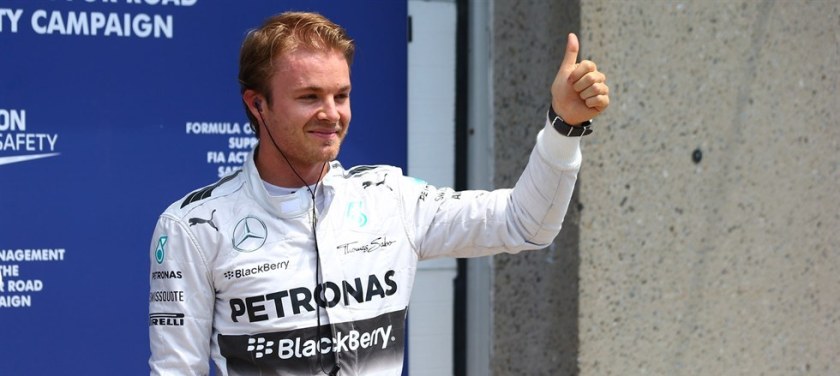 Rosberg: deixando Hamilton para trás por alguns milésimos de segundo 