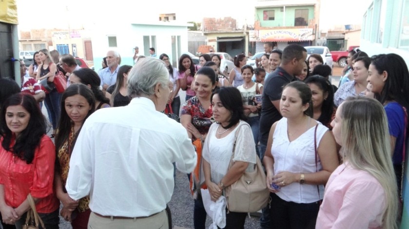 Humberto desejou boa sorte para as médicas cubanas que atuarão no ESF Nair Idite Poganski.
