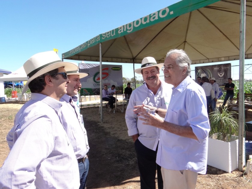 Humberto Santa Cruz em conversa com Ademar Marçal, conversam sobre manejo do sistema de produção para a sustentabilidade dos cultivos