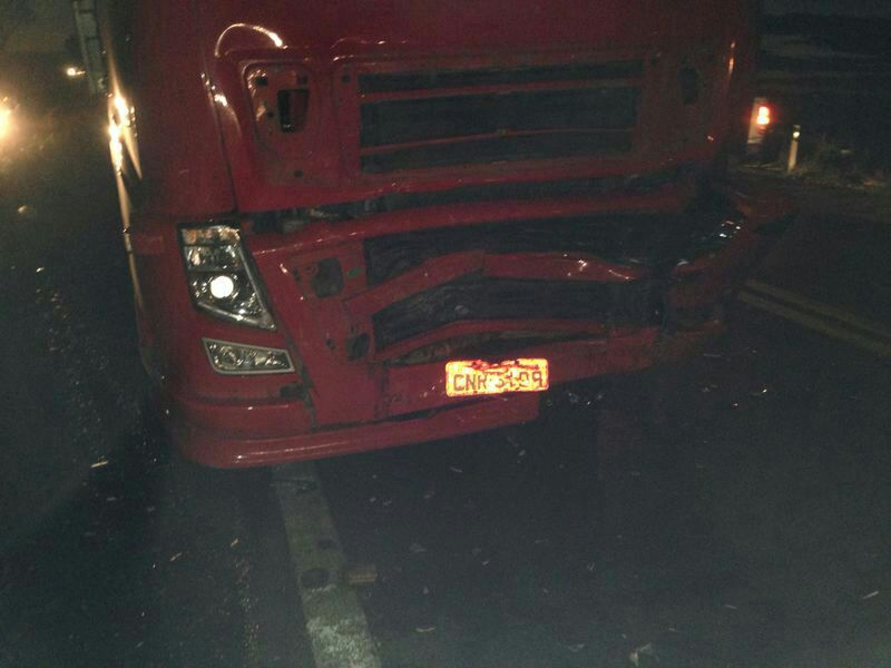 O caminhão também sofreu danos extensos