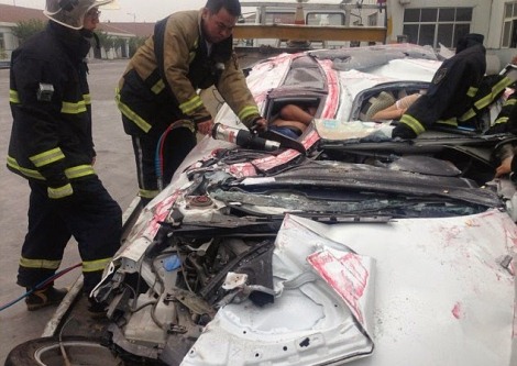 Acidente_carro_contêiner_foto_DailyMail4