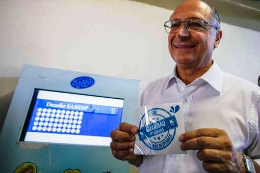O governador Geraldo Alckmin durante anúncio de ampliação do Programa PURA (Programa de Uso Racional de Água). Data: 10/02/2014. Local: Osasco/SP.  Foto: Edson Lopes Jr/A2 FOTOGRAFIA