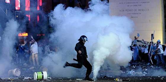 Em Buenos Aires, 120 manifestantes foram detidos por saques e destruição de patrimônio público