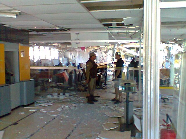 Agência foi totalmente destruída