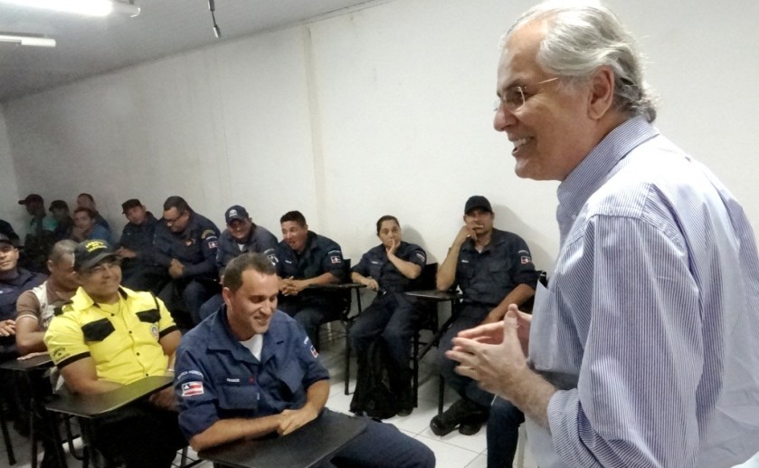 Em um clima descontraído, Humberto Santa Cruz conversou com os guardas municipais sobre a positiva imagem da corporação na cidade.