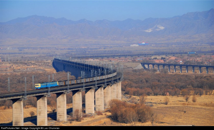 Ferrovias chinesas; tecnologia e dinheiro eles tem, basta  transferi-los