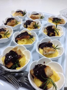 Filé de linguado ao molho de açaí com purê de mandioquinha