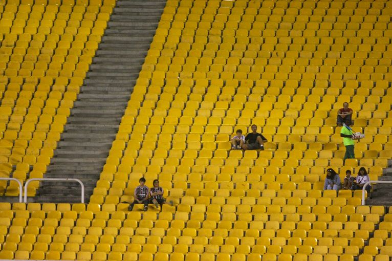 Na foto de Maira Coelho para o Jornal do Brasil vemos a entusiasmada e numerosa torcida do Fluminense 