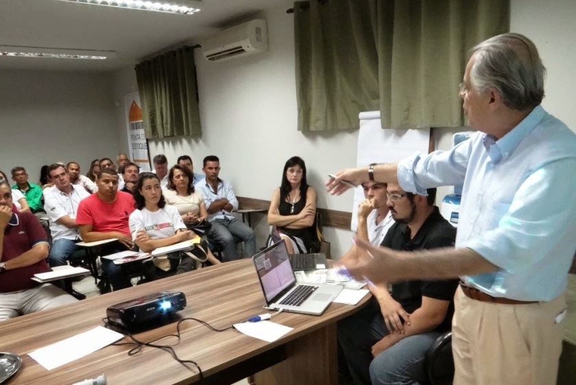 O prefeito Humberto Santa Cruz abordou a importância da presença das lideranças de associações, sindicatos e entidades municipais para o melhoramento da cidade.