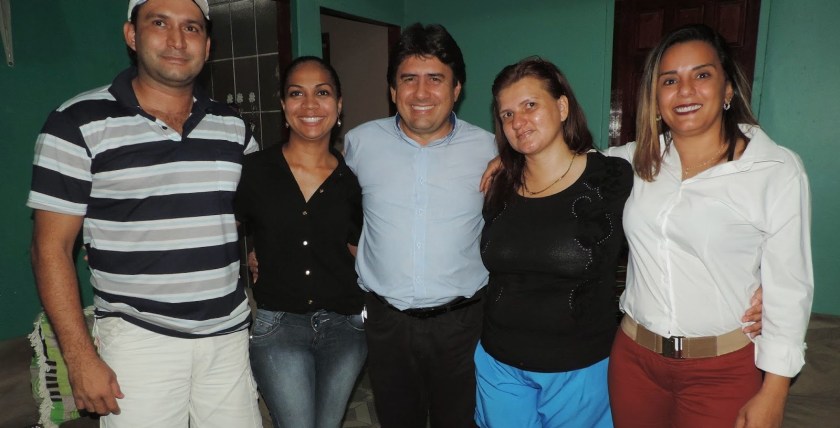 A presidente do Sindicato dos Funcionários Públicos Municipais de Formosa do Rio Preto, Alcimara Setúbal, seu esposo Clebson Miranda e demais lideranças locais receberam Ondumar Marabá e manifestaram apoio maciço a sua candidatura.