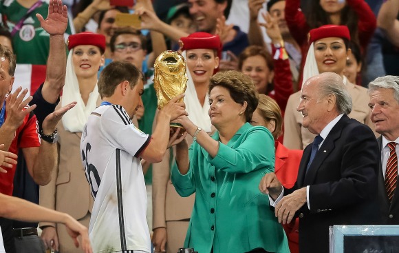 Dona Dilma entregou a Copa do Mundo. Foto de Roberto Stuckert Filho, do blog do Planalto.
