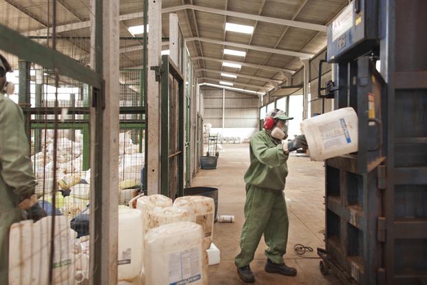 CD_Embalagens_de_agrotóxicos