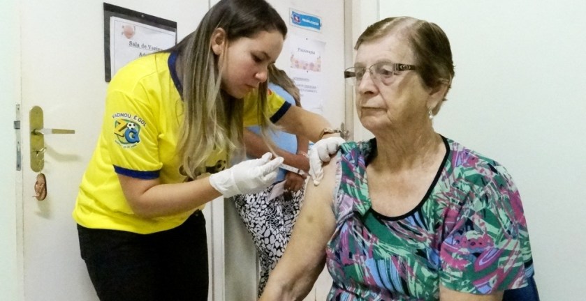 O governo Federal em parceria com os estados e municípios, intensifica o controle em todo território nacional. Tanto jovens, adultos e idosos devem continuar o controle, após a primeira dose do virus.