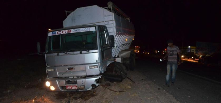 O motorista do caminhão tentou desviar, mas o choque foi inevitável
