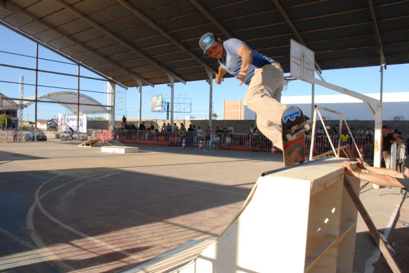 Cerca de 70 atletas distribuídos nas categorias Amador II, Iniciante, Mirim de skate participaram do primeiro circuito oeste de Skate.