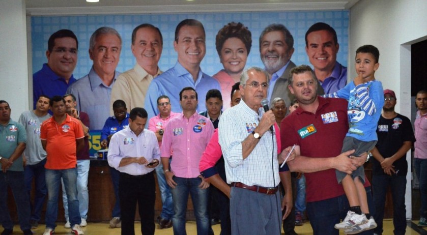 O Prefeito só interrompeu o seu discurso para localizar o pai de um garotinho que tinha se perdido.