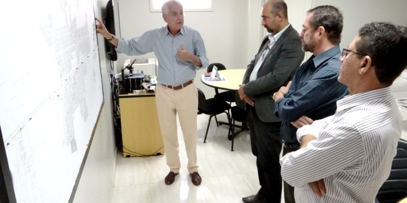 O prefeito comentou sobre a expanssão da cidade  explicou como foi o processo de implantação do campus da Universidade Federal do Oeste da Bahia (Ufob) na cidade.