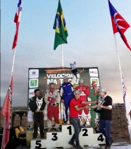 O prefeito Humberto Santa Cruz acompanhou as “50 voltas de LEM” da Fórmula Tubular e participou da entrega da premiação.