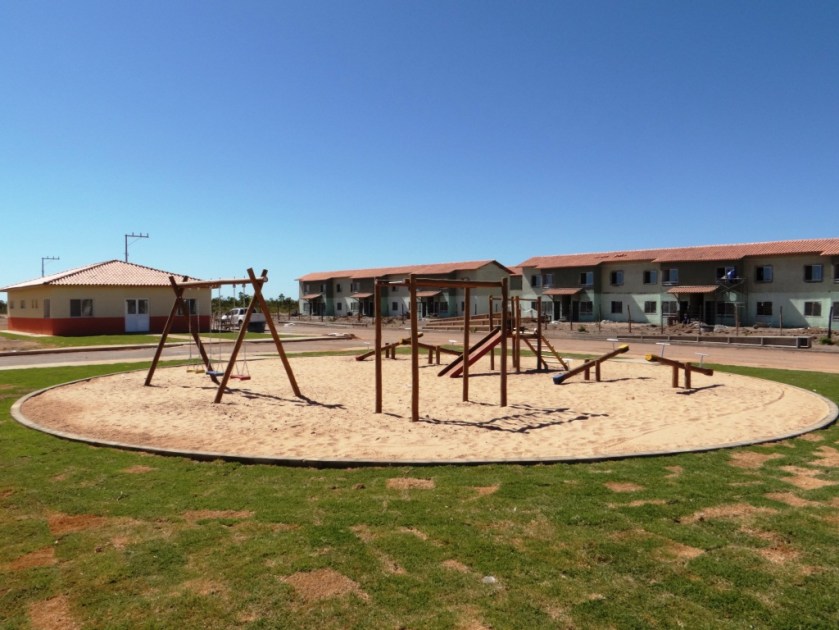  O Residencial possui locais para diversão, como parques infantis e quadras esportivas