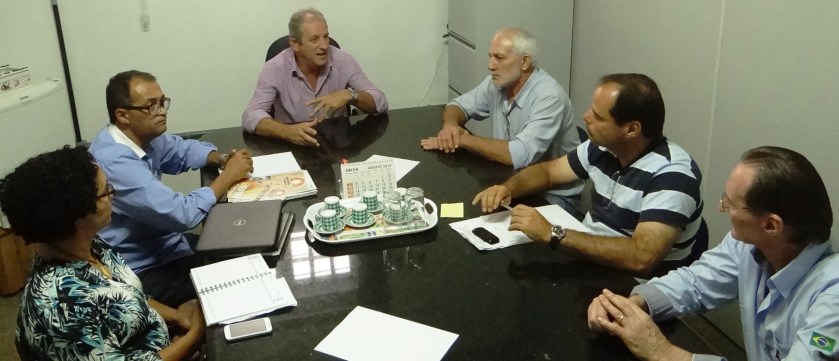 Reunião entre idealizadores do Festival de Gastronomia e Cultura da Região Oeste e Secretaria de Agricultura na manhã desta segunda-feira
