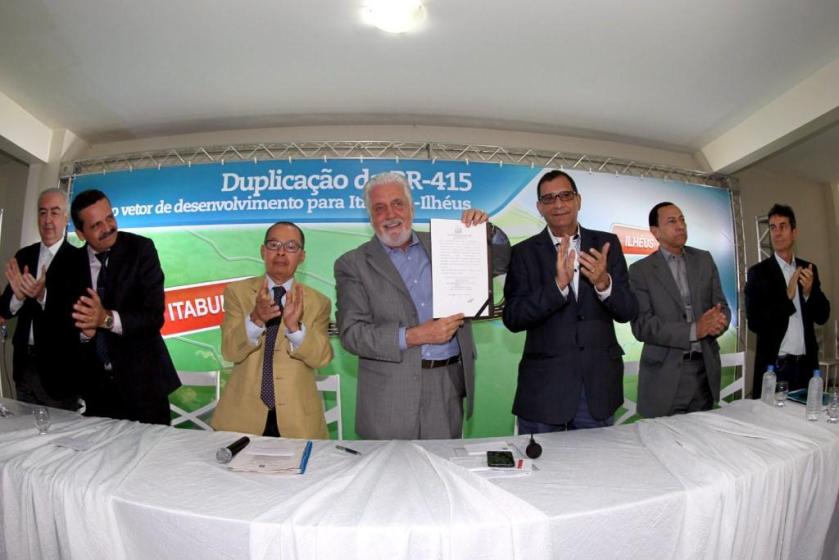 Hoje o Governador participou da assinatura da ordem de licitação da decantada duplicação da BR 415, entre Ilhéus e Itabuna